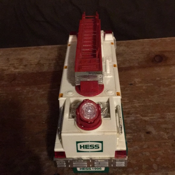 Vintage HESS 1996 emergency truck. Lights and sirens in working condition. - Picture 8 of 8